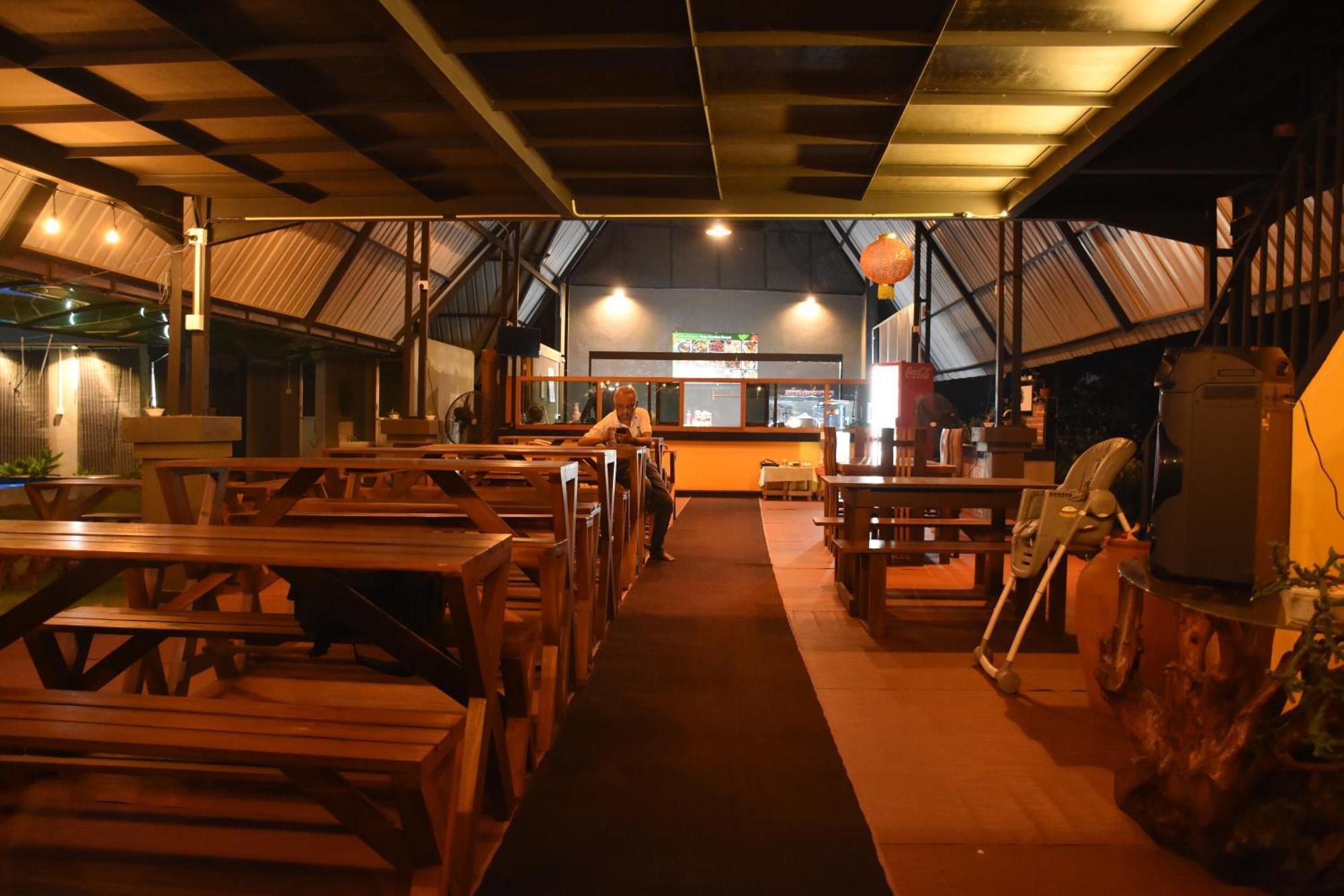 Steps Garden Resort Negombo Exterior photo