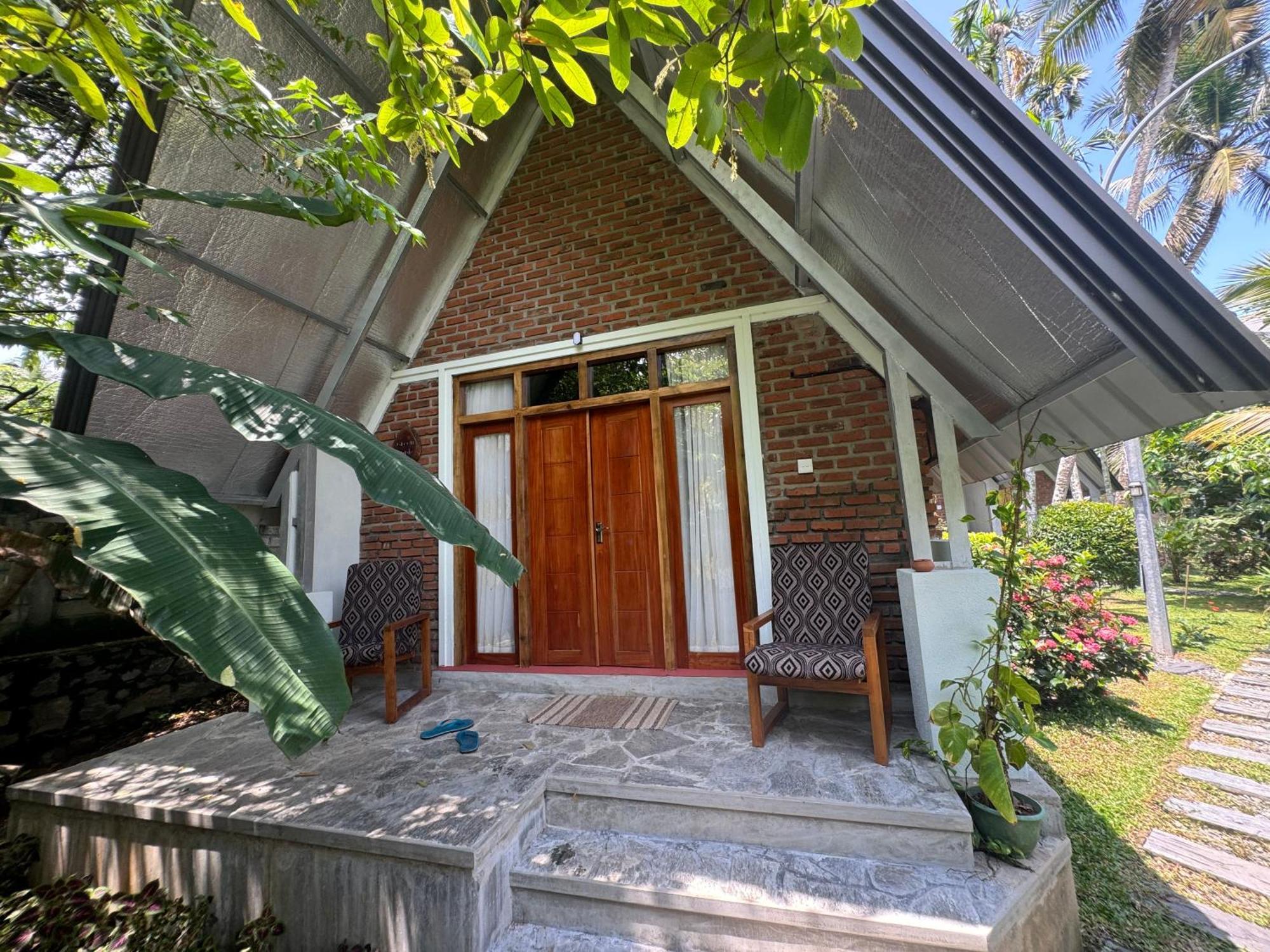 Steps Garden Resort Negombo Exterior photo