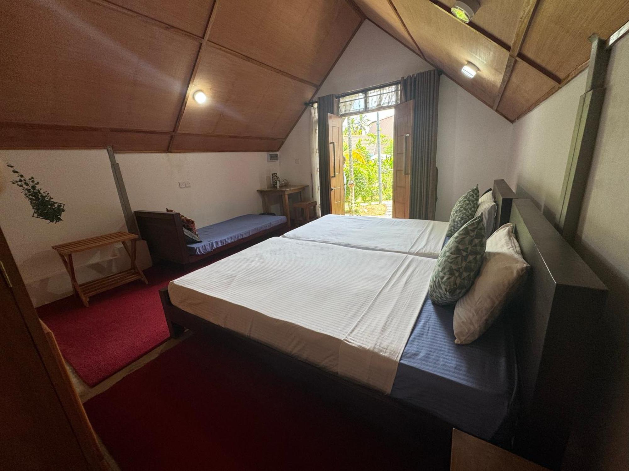 Steps Garden Resort Negombo Exterior photo