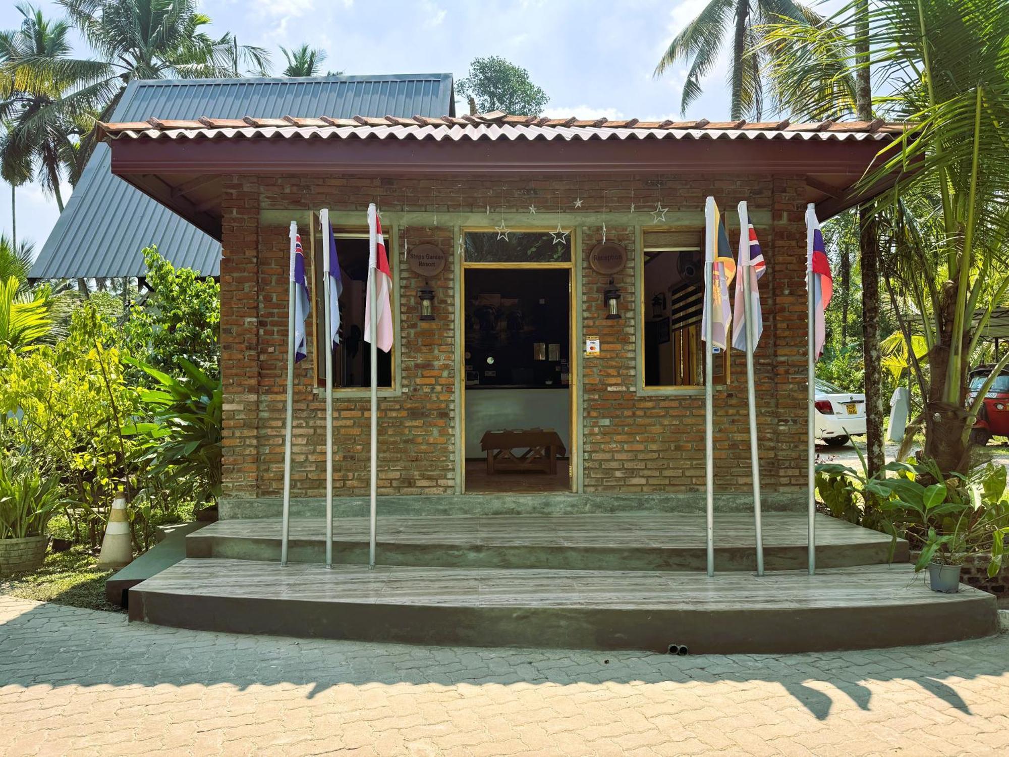 Steps Garden Resort Negombo Exterior photo